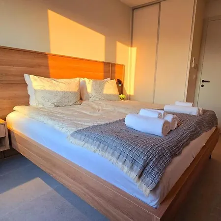 Gorgeous Sunset Walkable To The Sea Villa Poreč
