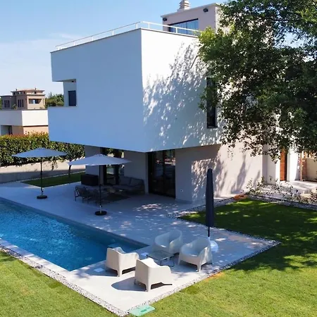 Villa Gorgeous Sunset Walkable To The Sea Poreč