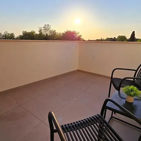 Gorgeous Sunset Walkable To The Sea * Porec
